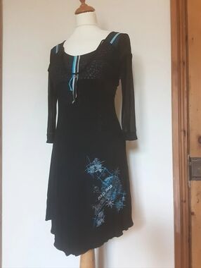 Forla Paris Beautiful Black & Turquoise Embroidered Stretch Logo Dress. Size S